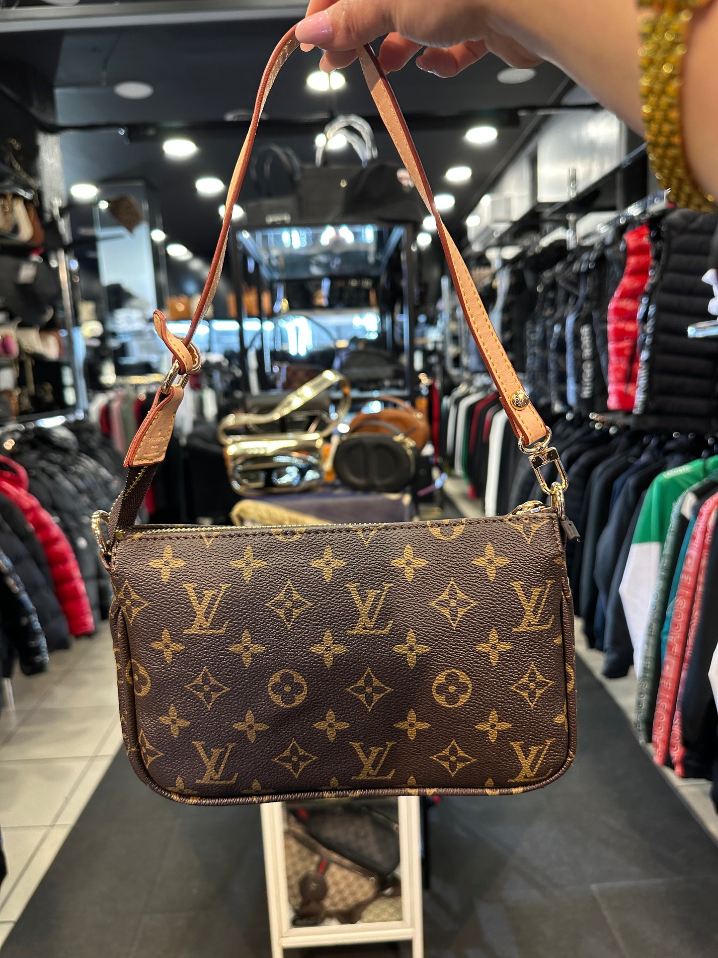 LOUIS VUITTON