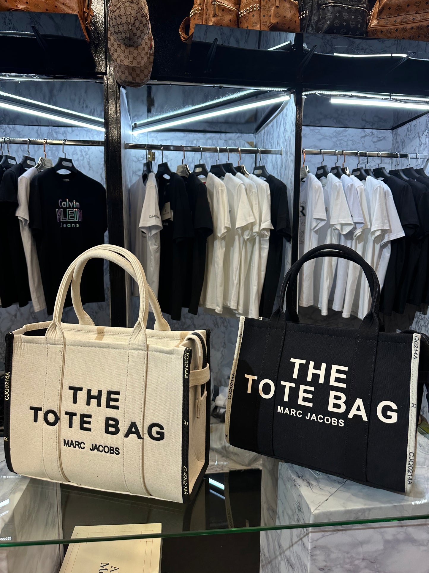 THE TOTE BAG