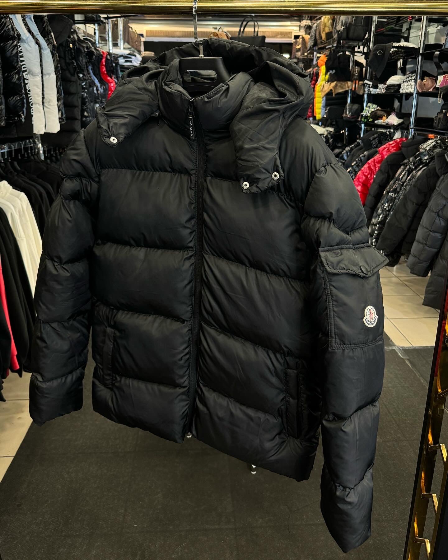 MONCLER ΜΠΟΥΦΑΝ SALE