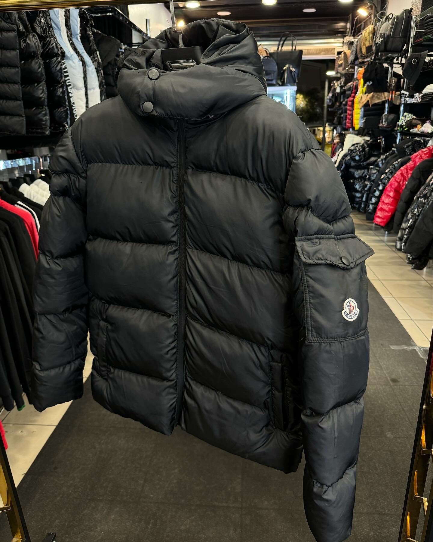 MONCLER ΜΠΟΥΦΑΝ SALE